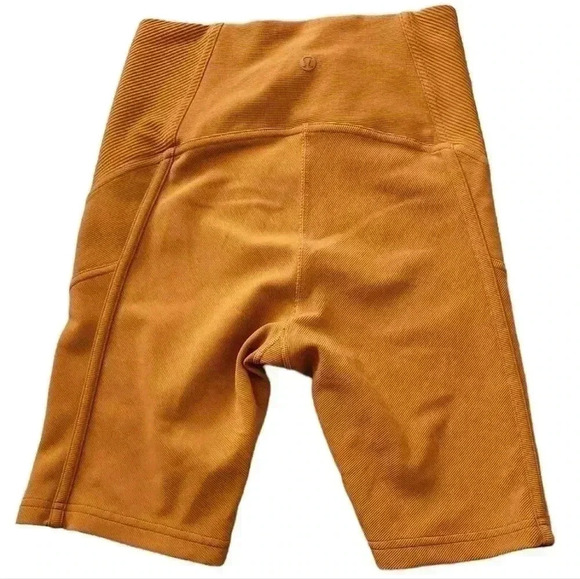 Lululemon Ribbed HR Yoga short - Picture 2 of 3